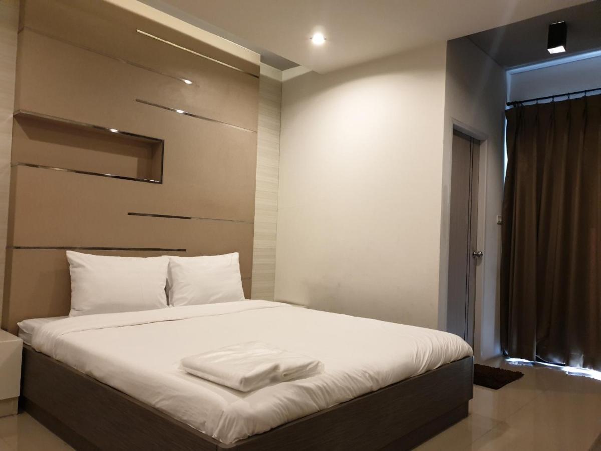 Db Plus 2 Bangkok Bagian luar foto