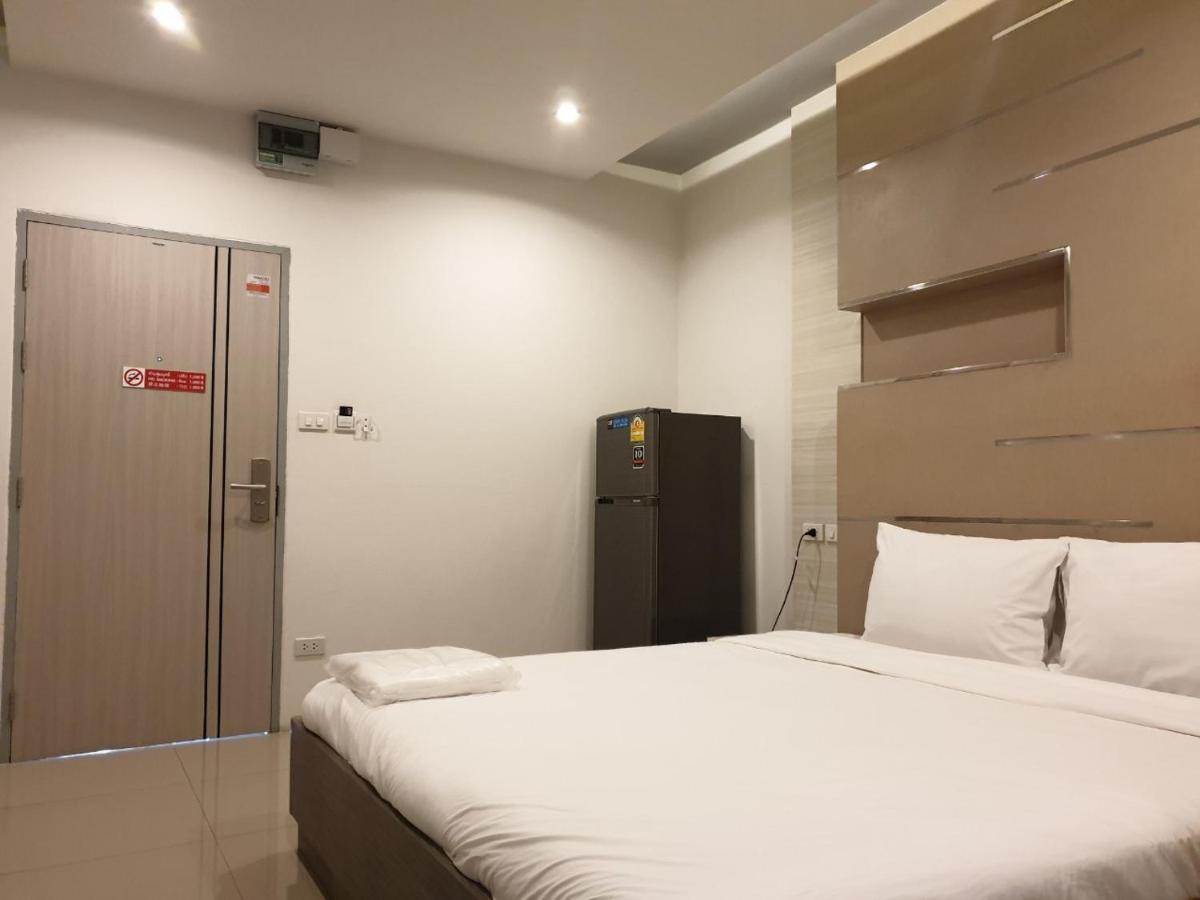Db Plus 2 Bangkok Bagian luar foto